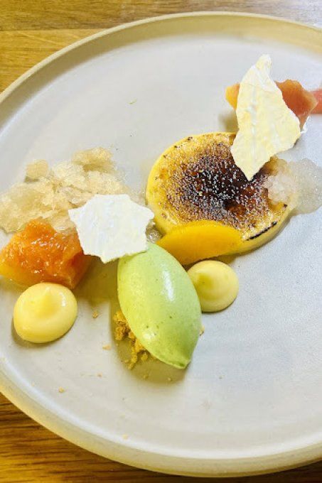 LES TROIS BOURGEONS