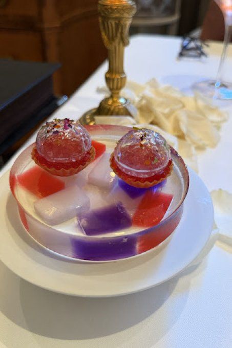 LE CINQ